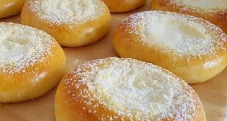 Смачні ватрушки з сиром, рецепт приготування