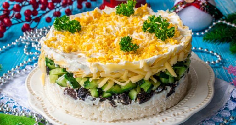 Салат з рисом і чорносливом - рецепт приготування
