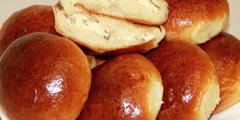 Булочки з сиром та родзинками - рецепт приготування