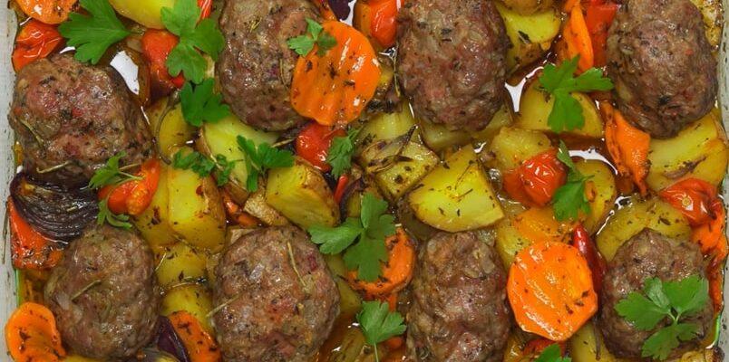 Котлети запечені з овочами - рецепт приготування