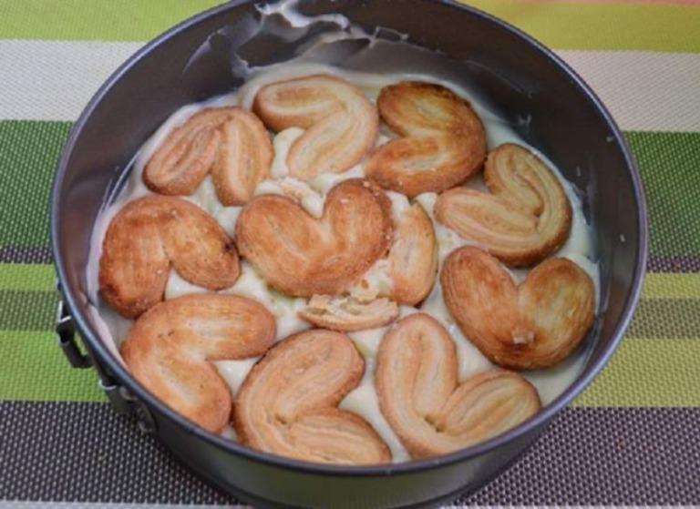 Pryhotuvannia-torta-Napoleonu-krok-try Як приготувати улюблений торт Наполеон всього за 20 хвилин