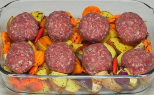 Kolety-v-formi Соковиті котлети з овочами: коли набридли смажені, можна приготувати запечені