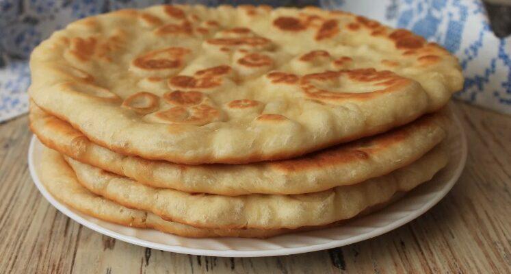Прості коржі на сковороді - рецепт приготування