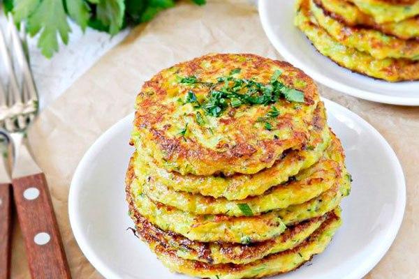 Соковиті кабачкові оладки - рецепт приготування