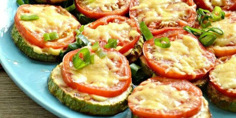 Кабачки з помідорами і сиром - рецепт приготування