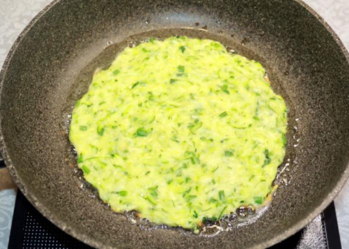 Pryhotuvannia-cheburekiv-krok-3 Що я готую, коли чоловік влітку просить чебуреки, виходить простіше, смачніше і корисніше