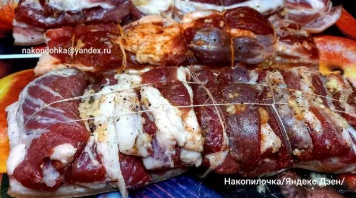 3-26 Беру свинячу черевину, рукав для запікання, прищіпки та готую делікатес на святковий стіл