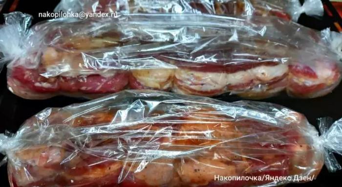 4-24 Беру свинячу черевину, рукав для запікання, прищіпки та готую делікатес на святковий стіл