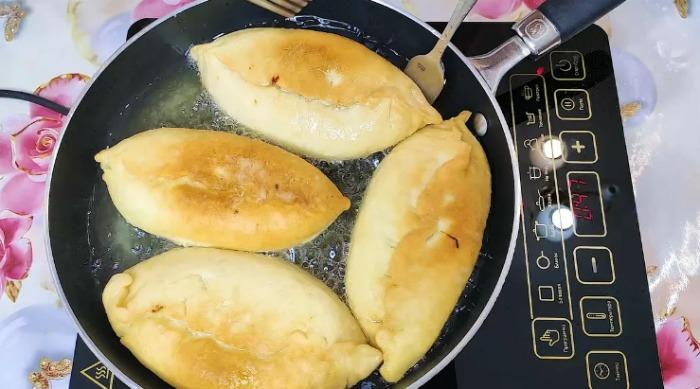 4-20 Нарешті то я знайшла цей рецепт! Тісто м'яке як пух, готую 2 варіанти пиріжків смажені і в духовці!