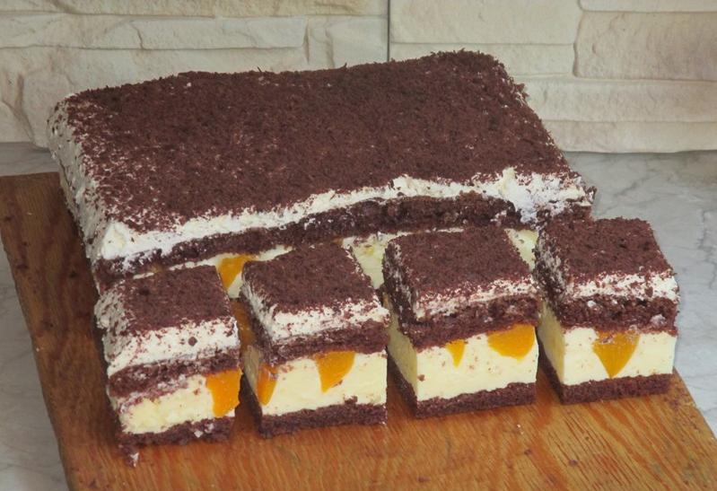 Tort-Feieriia Бісквітної-лимонний торт з персиками "Феєрія"