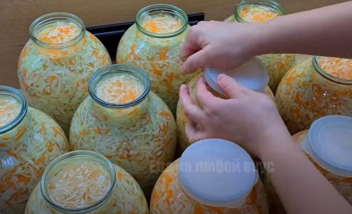 1-64 Рецепт квашеної капусти. Стоїть до вересня: хрумтить, не темніє