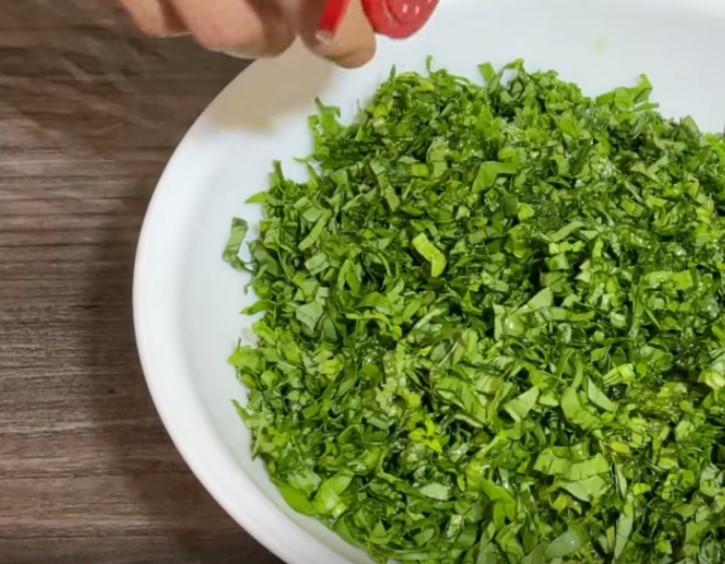 2-51 Борошно, вода, зелень. Ще один смачний рецепт із звичайних продуктів