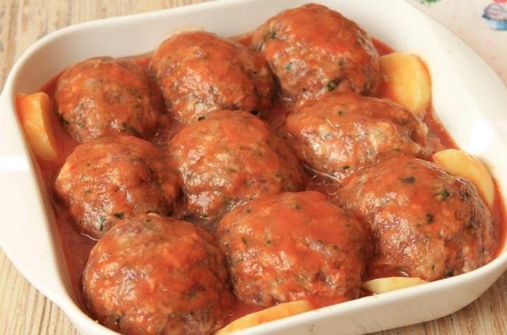 16 Відварюю картоплю і загортаю у фарш. Смачні котлети з сюрпризом: не потрібно стояти біля плити та смажити