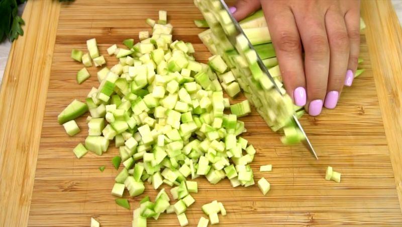 12 Кабачки вже нікуди дівати? Закрийте цю смачну закуску на зиму
