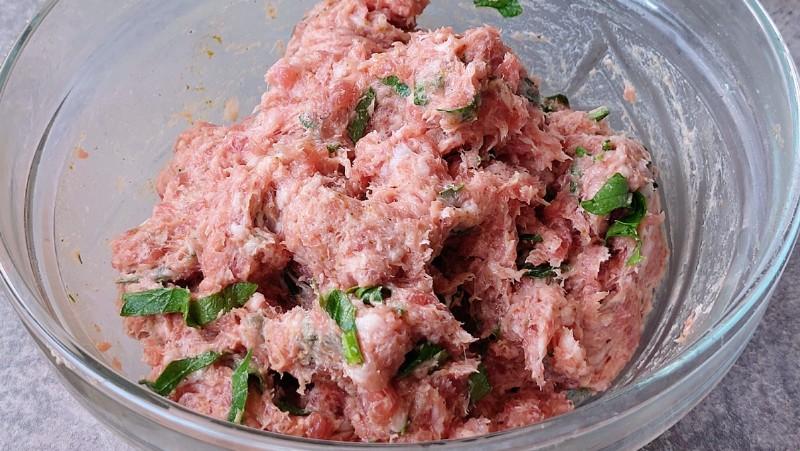 181 Смачні кабачки з фаршем: овочі не прісні завдяки соусу